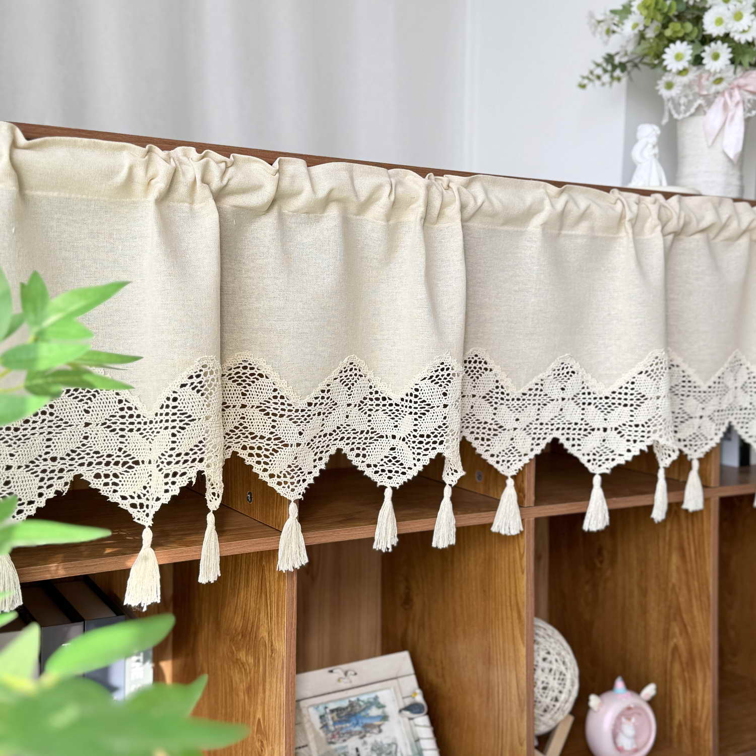 ベージュのリネン製ショートカーテンバランス、タッセル付き、ク - Commercial Kitchen Canopy のレビューと価格